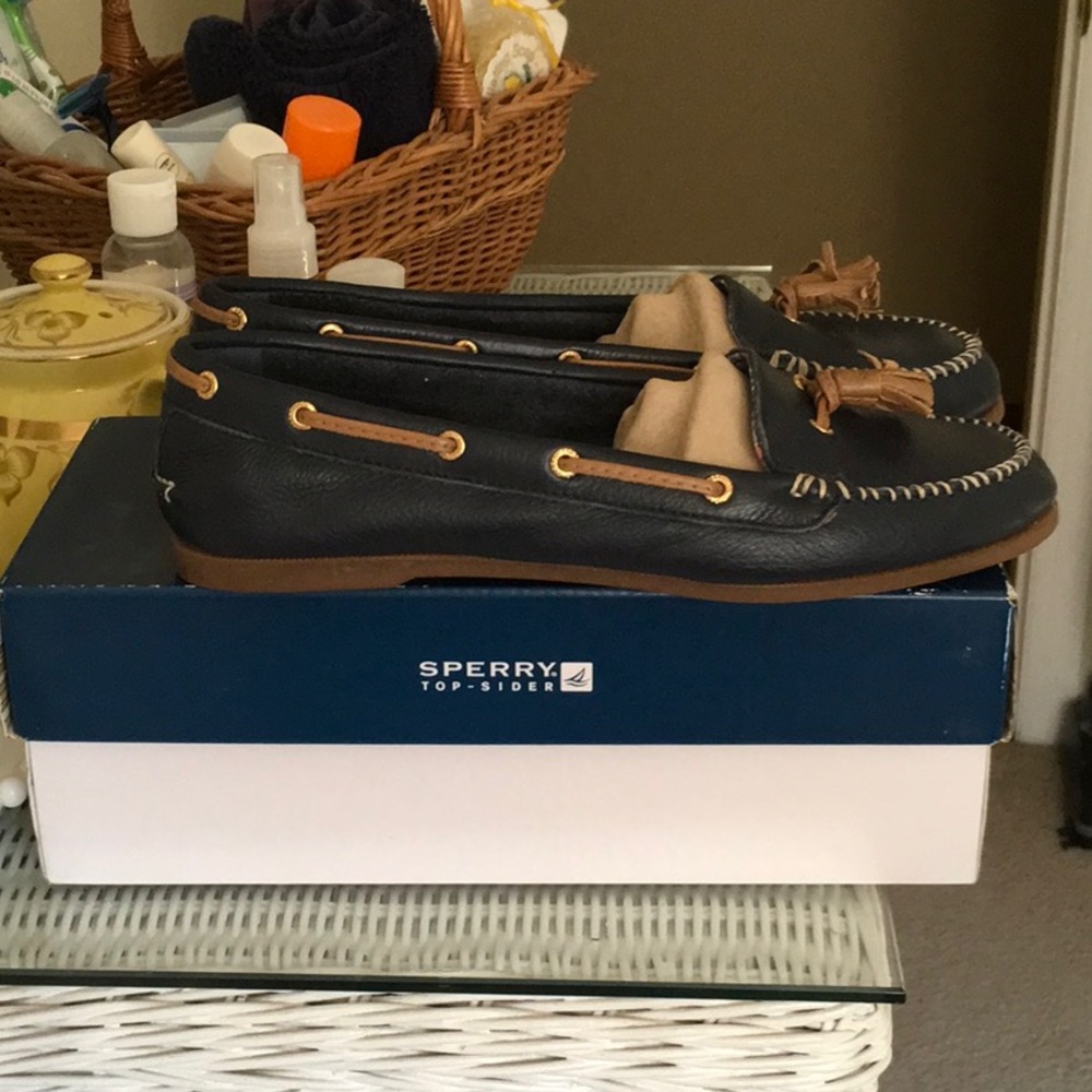 Sperry Sabrina Navy Leather Moccasin Flats with Tan Tassels - Picture 3 of 8